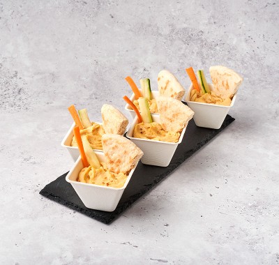 Hummus con crudités y pan de pita