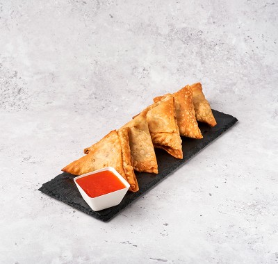 Samosas de carne con salsa sweet chilli