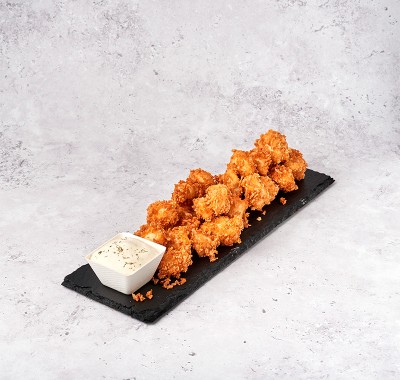 Bites de pollo rebozado en panko con salsa tártara 